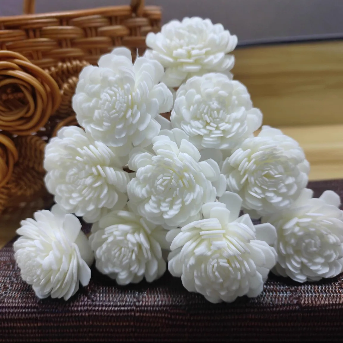 Aromatherapy Diffuser - 10pcs Aroma Diffusing Stick and White